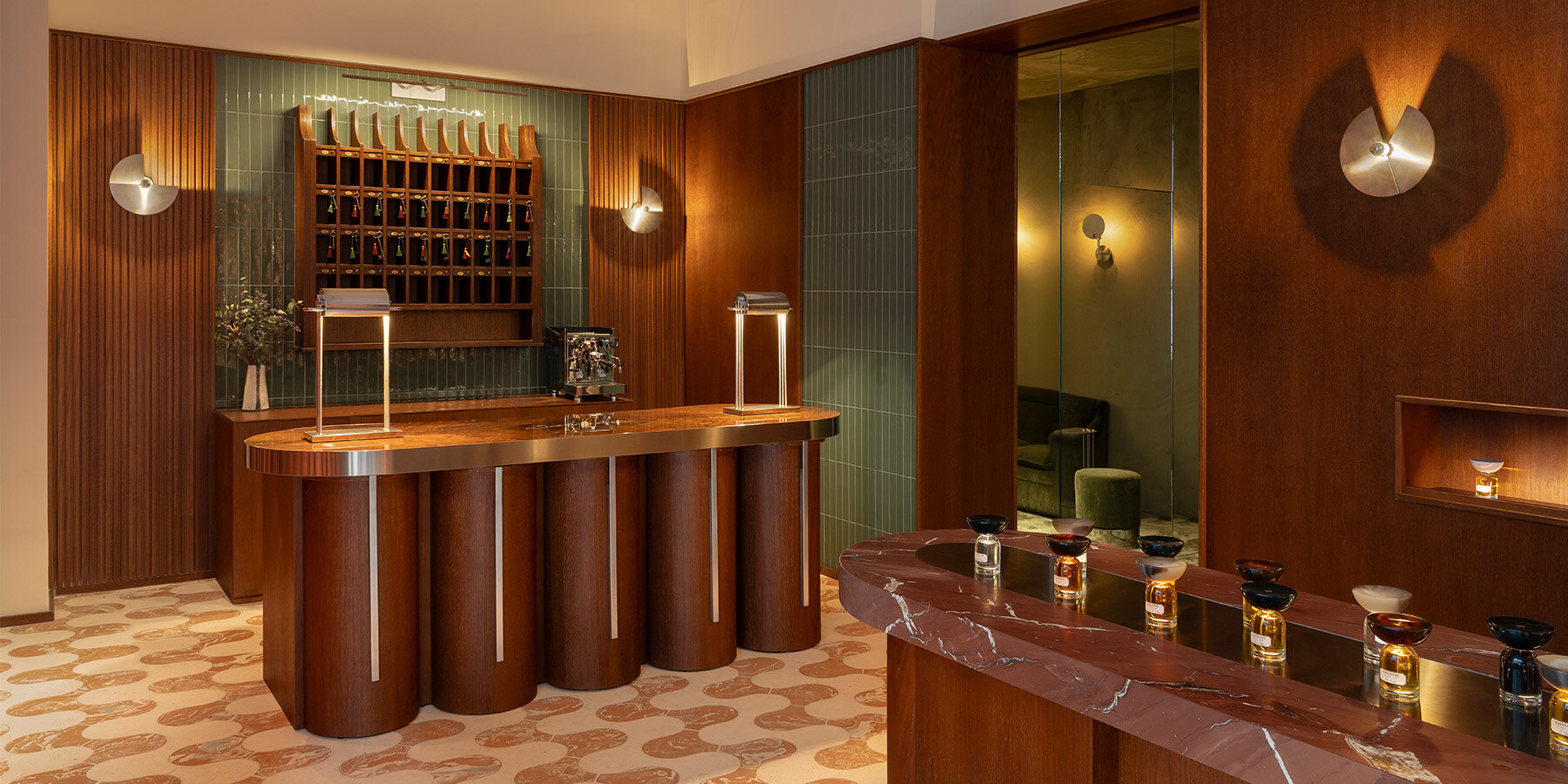 catheral-glass-partitions-homage-local-architecture-milans-satinine-perfume-store-01