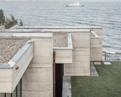 at the edge of lake como, casa punta spartivento frames views through exposed concrete