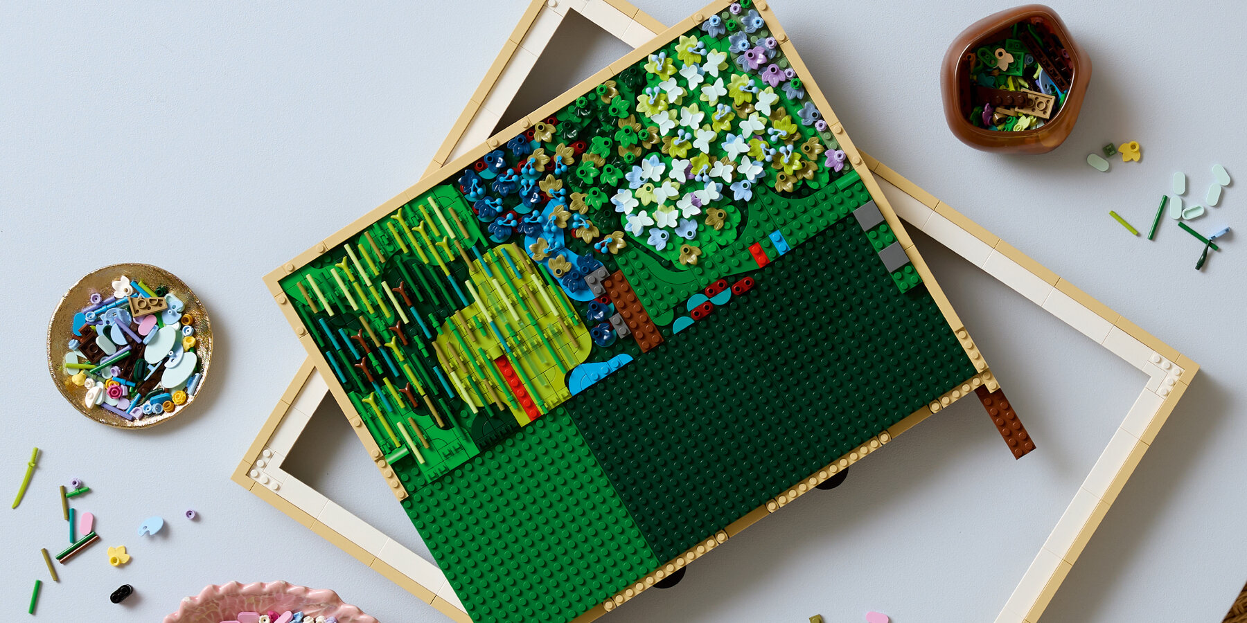 claude-monet-water-lilies-painting-impressionism-LEGO-set-met-designboom-ban