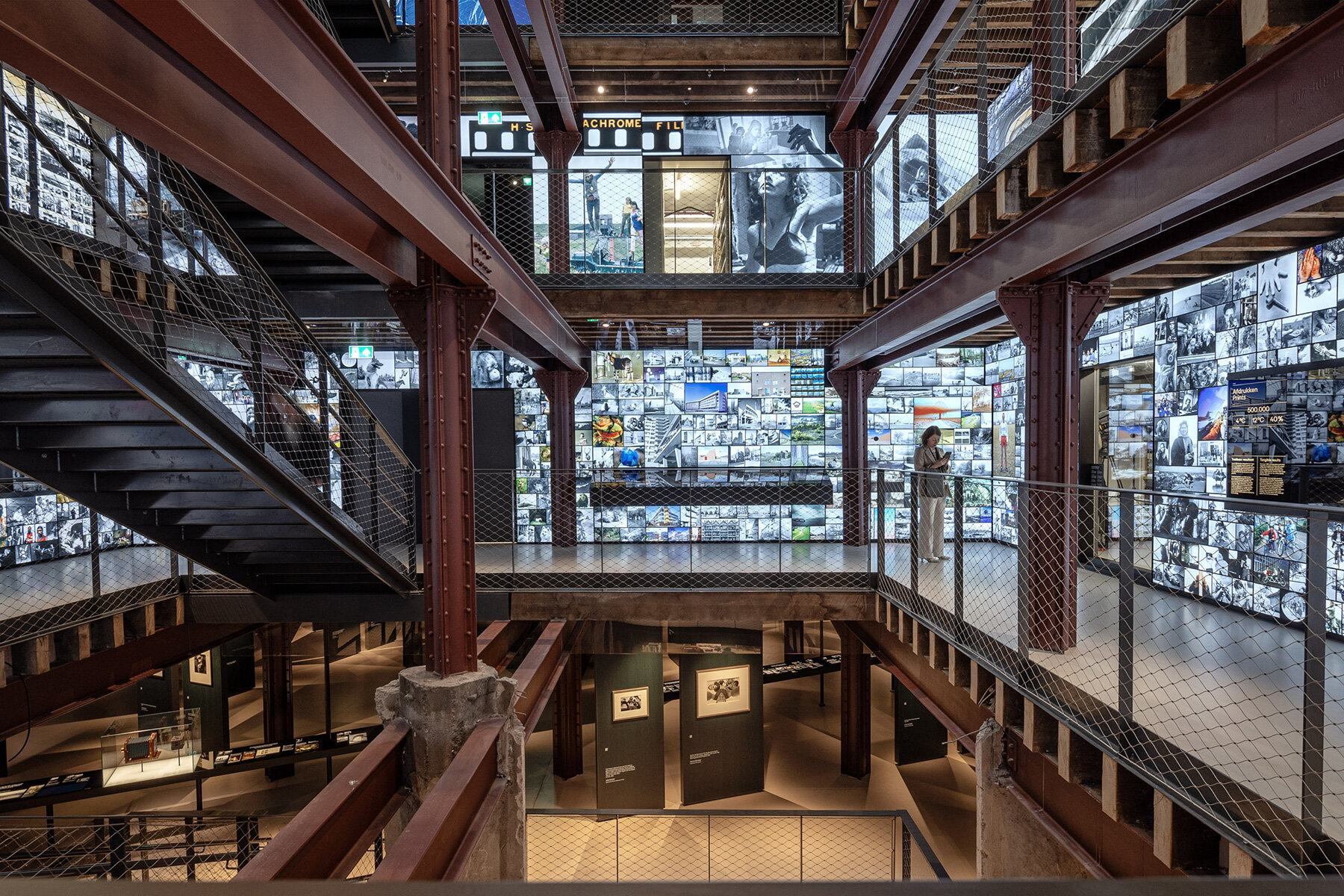 danica-o-kus-nederlands-fotomuseum-move-santos-warehouse-rotterdam-designboom-large02