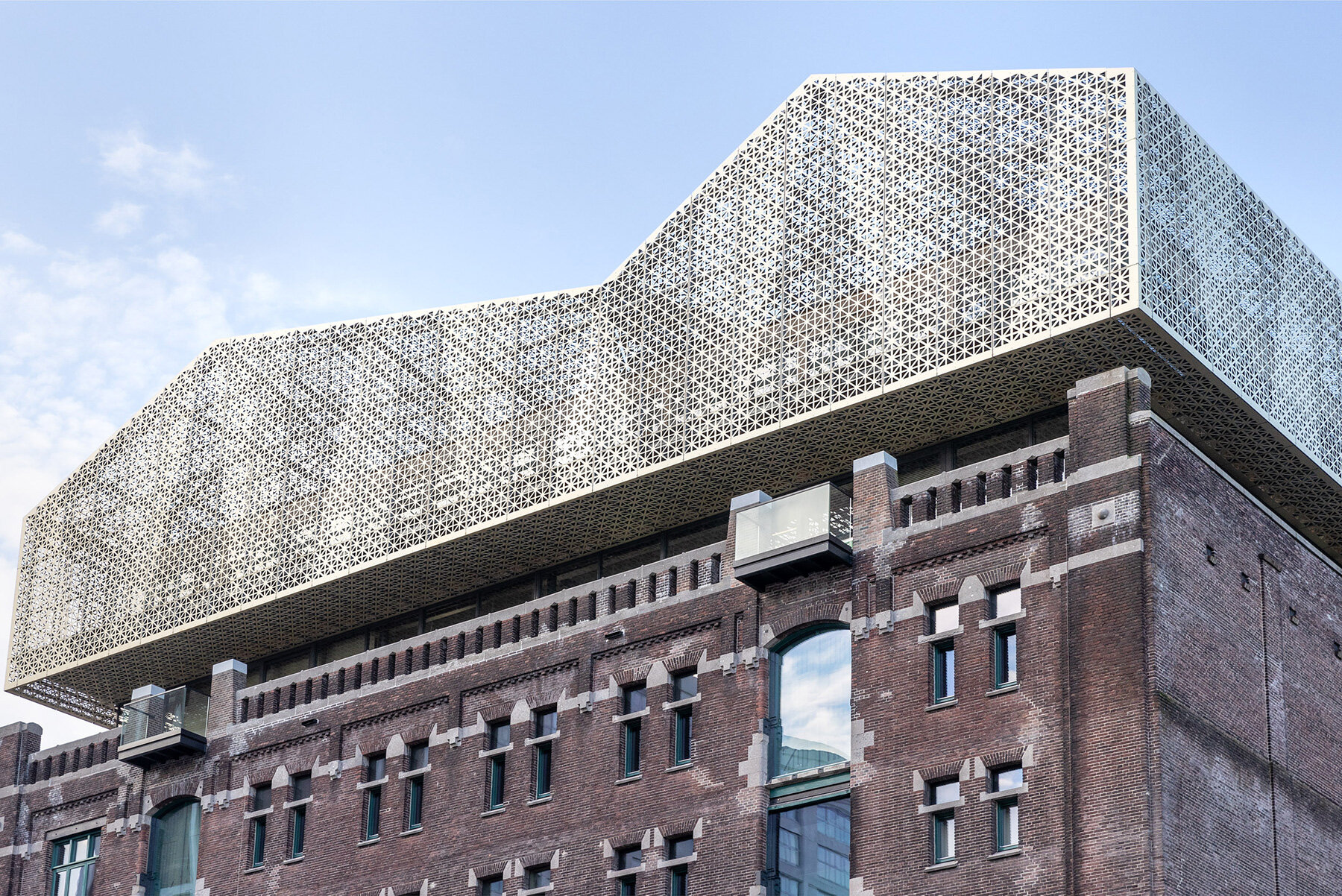 danica-o-kus-nederlands-fotomuseum-move-santos-warehouse-rotterdam-designboom-large03