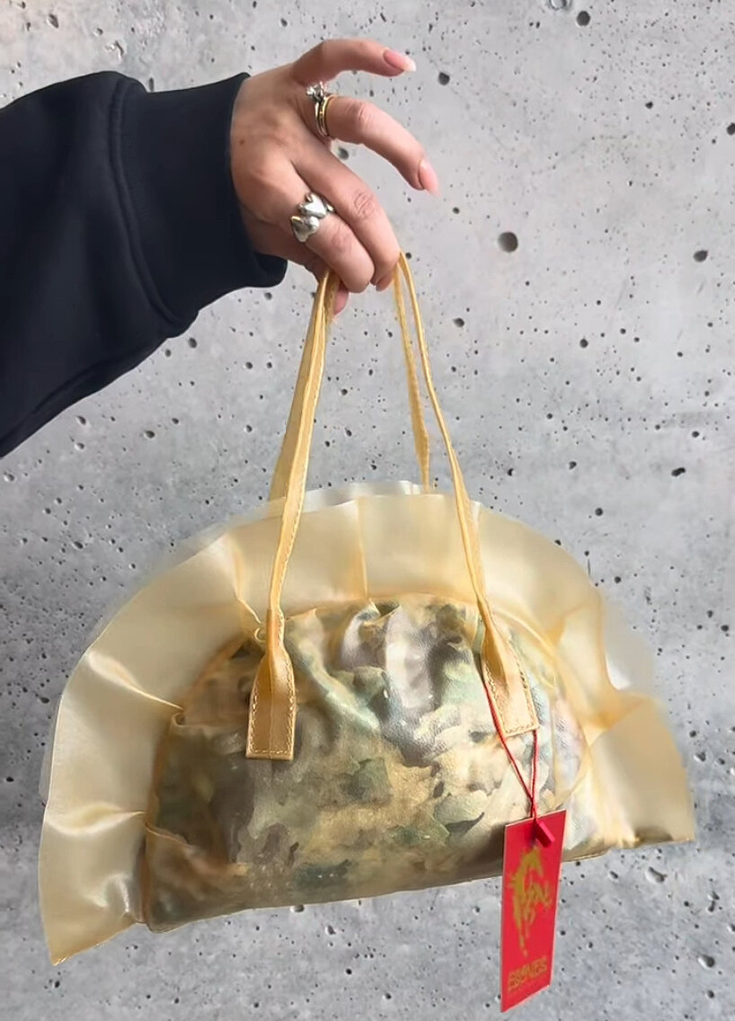 the two handles are long enough for users to carry the accessory