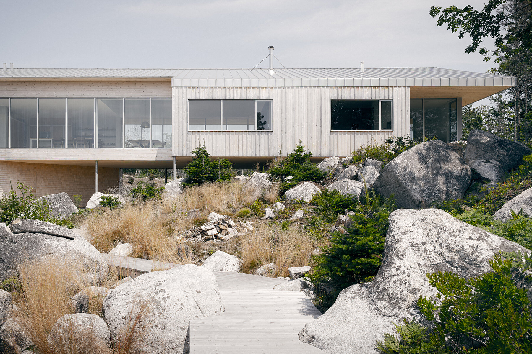 east-river-residence-omar-gandhi-architects-nova-scotia-canada-designboom-08a