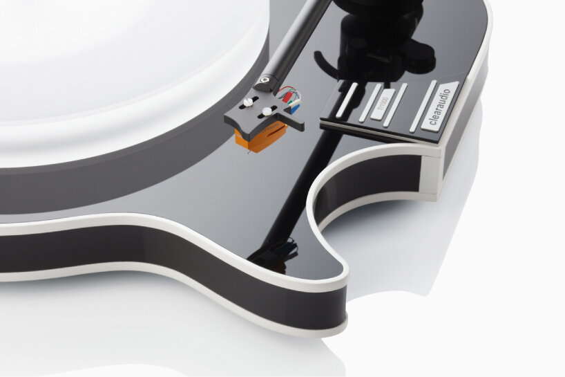 the motor doesn't directly touch the main body