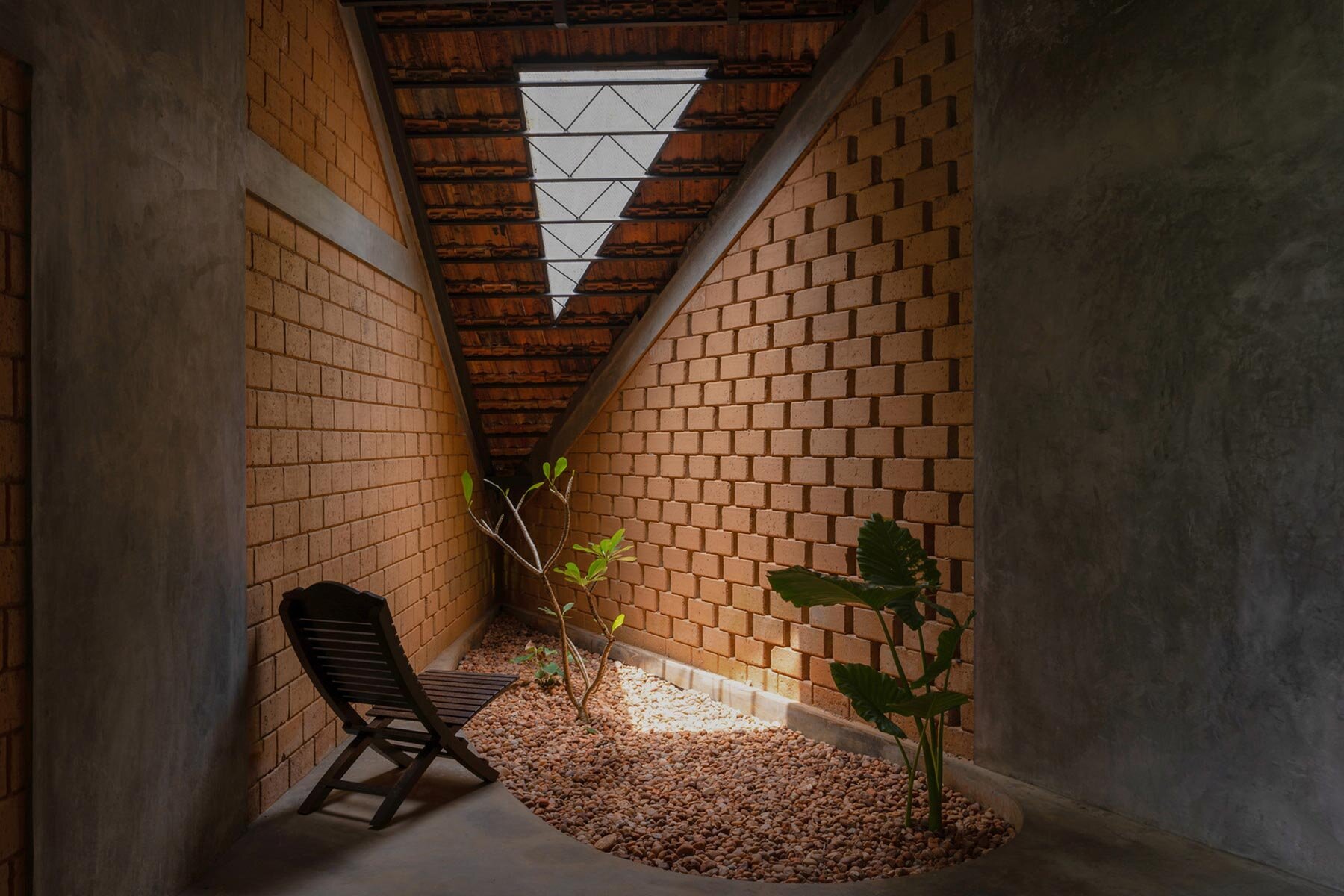 ethereal-whisper-project-51-a-h-residence-karimannoor-idukki-india-designboom-1800-3