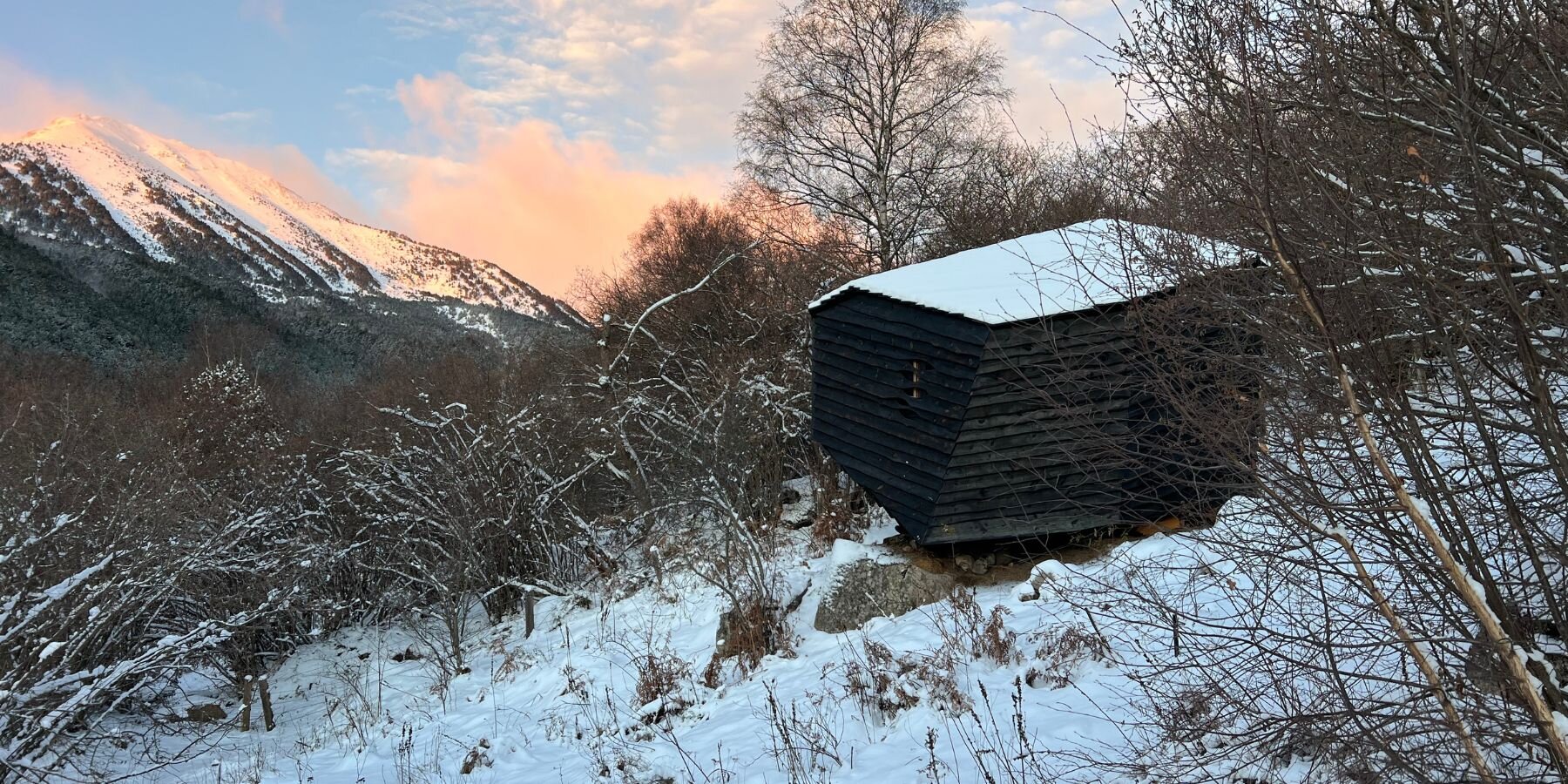 forestone-cabin-experimental-wooden-shelter-pyrenees-iaac-institute-advanced-architecture-catalonia-designboom-1800-3