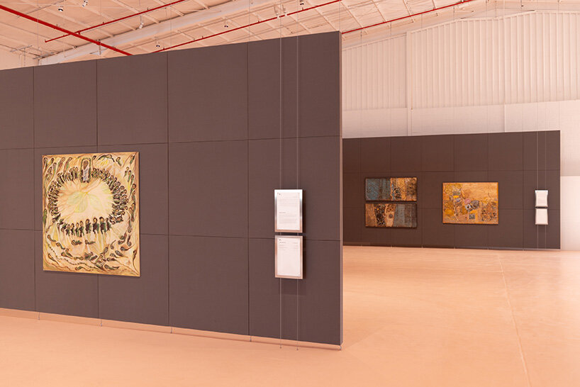 formafantasma da forma a superficies curvas en canales continuos en Diria Biennale 2026