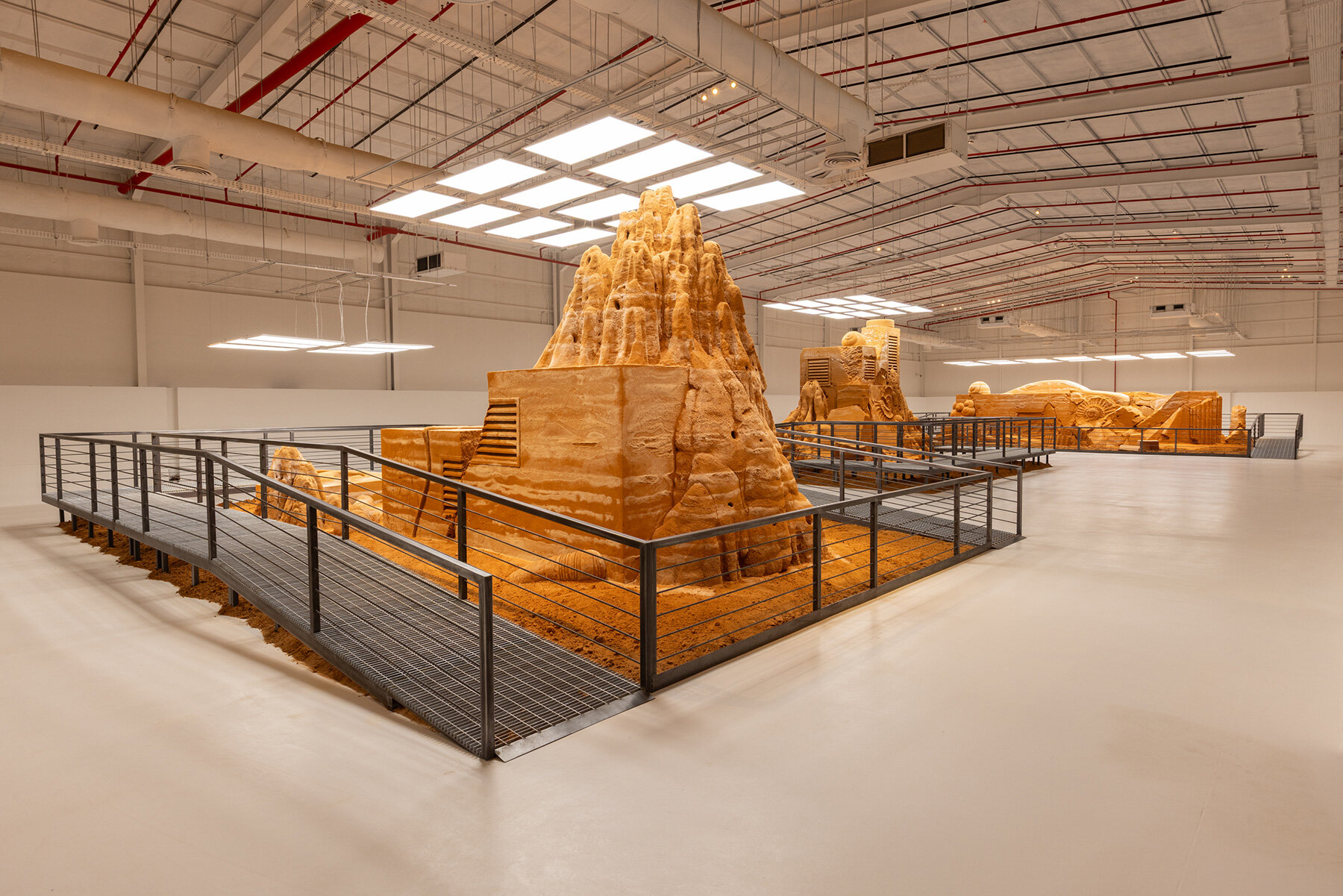 formafantasma-curved-planes-continuous-passage-diriyah-contemporary-art-biennale-2026-designboom-large03