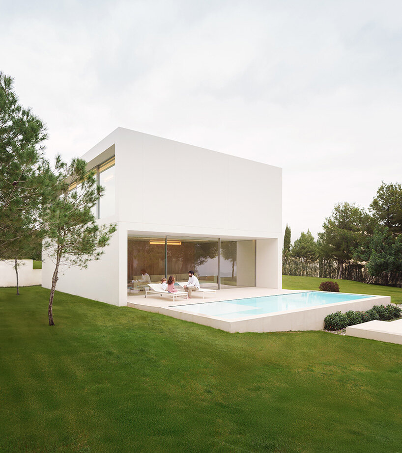 fran silvestre arquitectos develops timber-and-steel home conceived for dismantling in spain