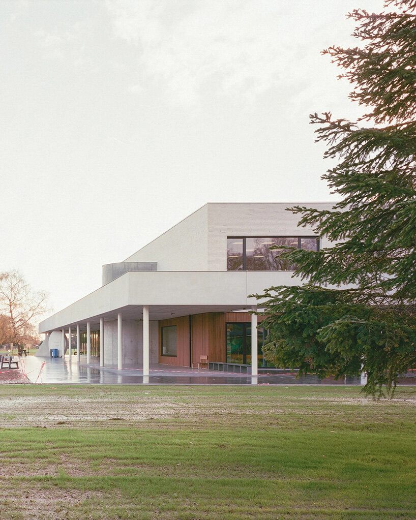 geometric supports guide movement at belgian school by LT2A and open architectes