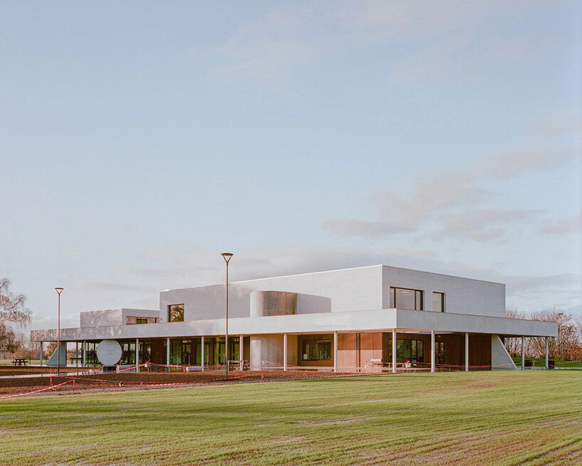 geometric supports guide movement at belgian school by LT2A and open architectes