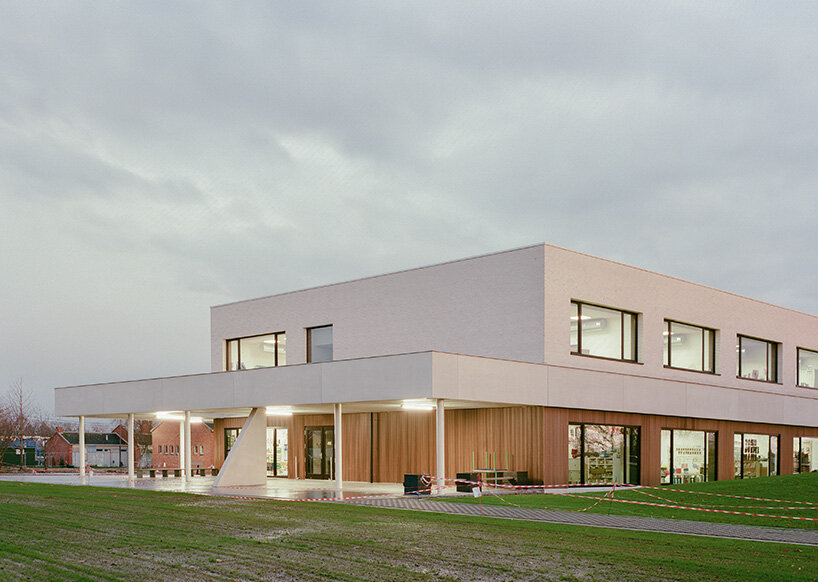 geometric supports guide movement at belgian school by LT2A and open architectes