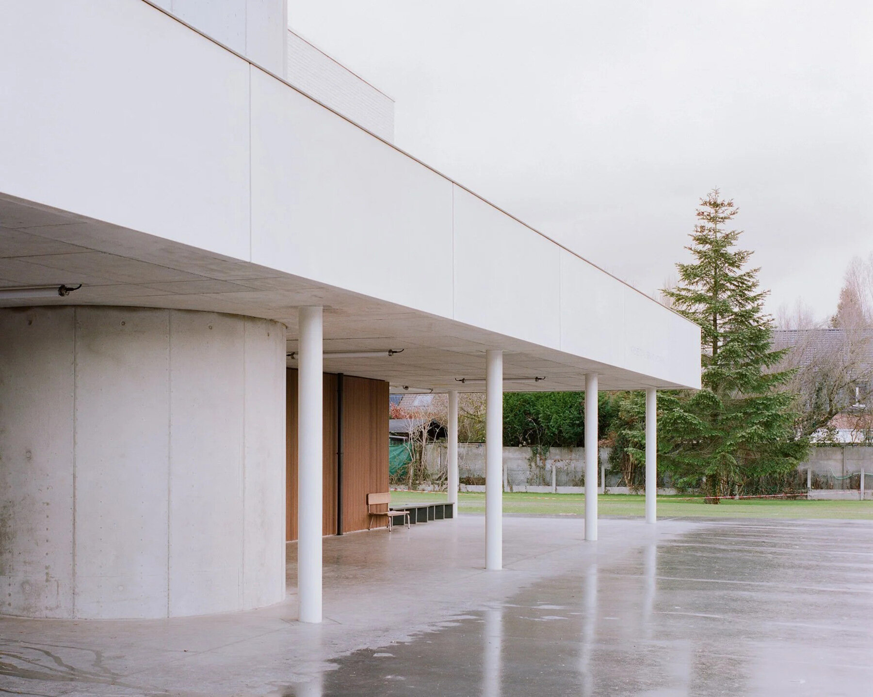 geometric-supports-movement-belgian-school-extension-lt2a-open-architectes-designboom-large01