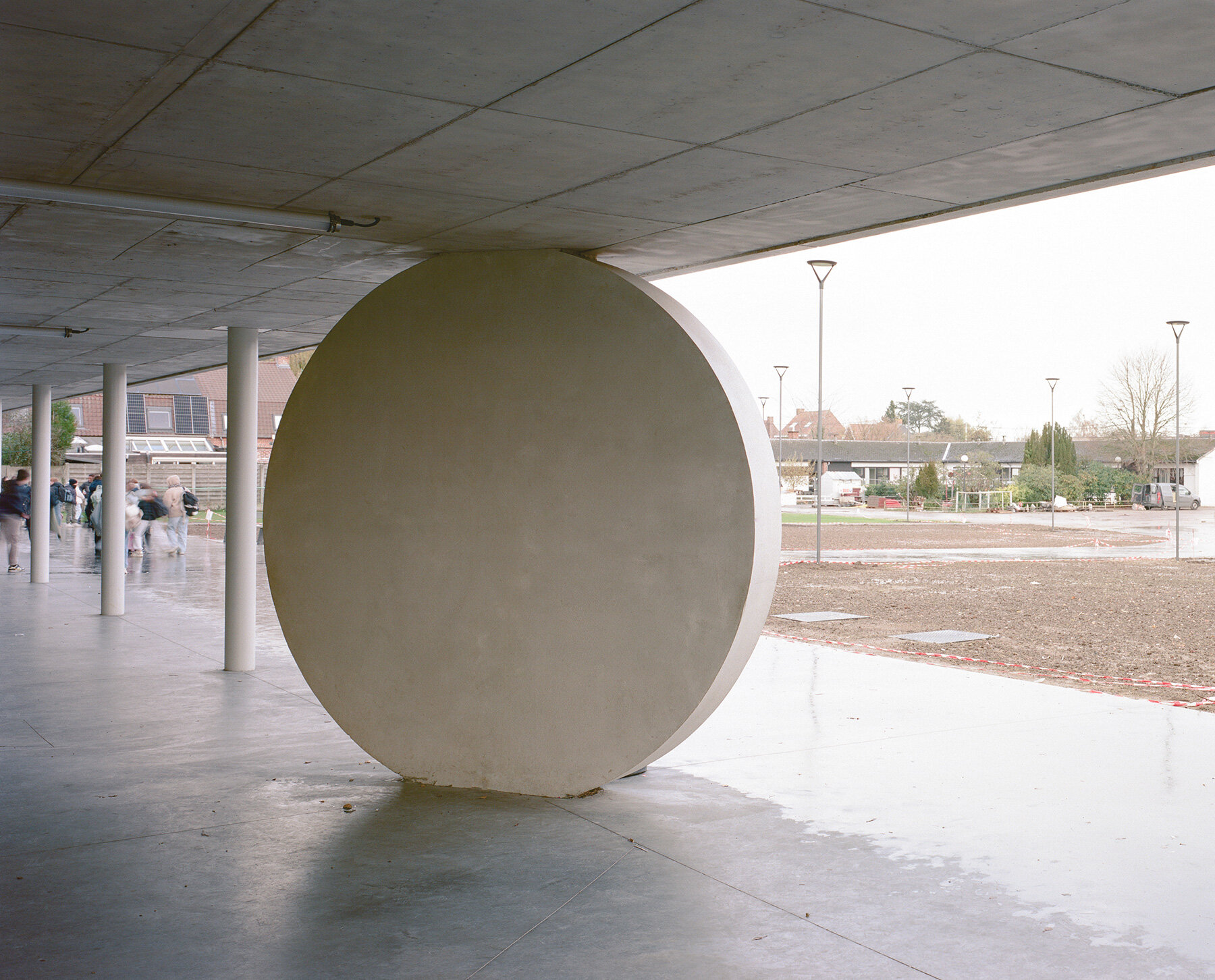 geometric-supports-movement-belgian-school-extension-lt2a-open-architectes-designboom-large02