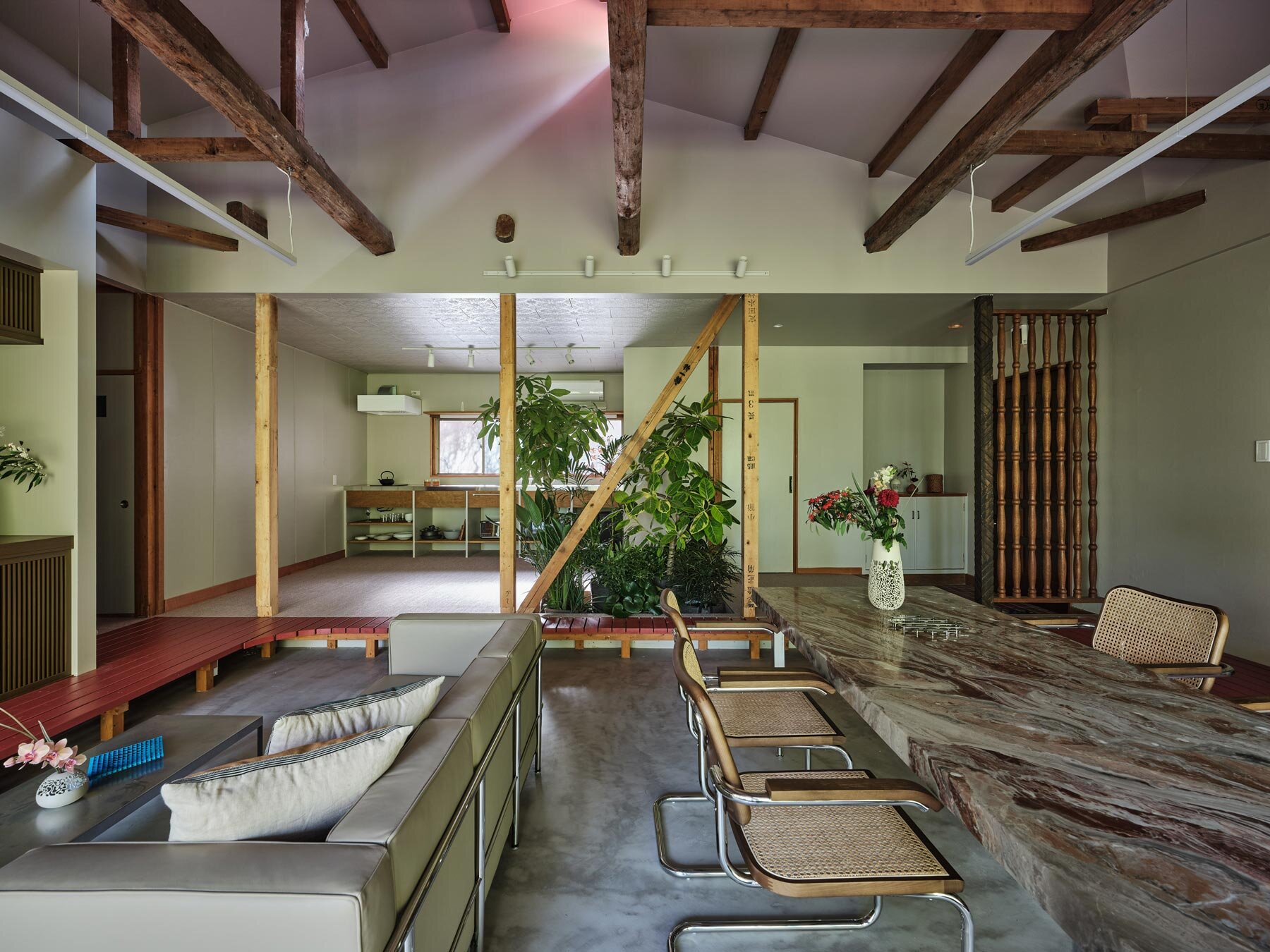 hams-studio-renovation-house-hakone-japan-circular-engawa-designboom-1800-2