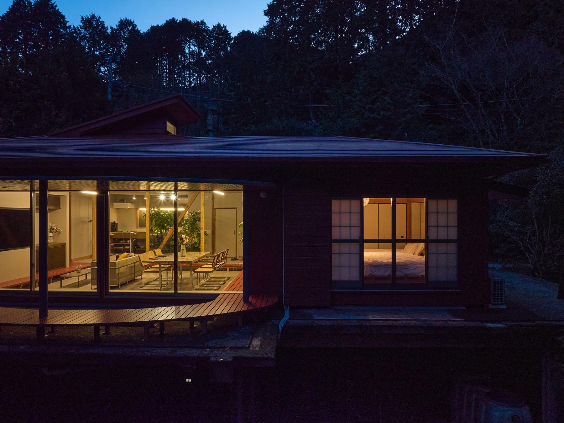hams-studio-renovation-house-hakone-japan-circular-engawa-designboom-1800-4