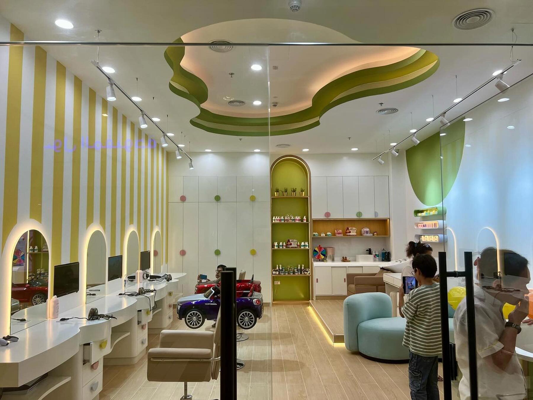kiddie-express-childrens-salon-dubai-euphoria-interiors-designboom-1800-3