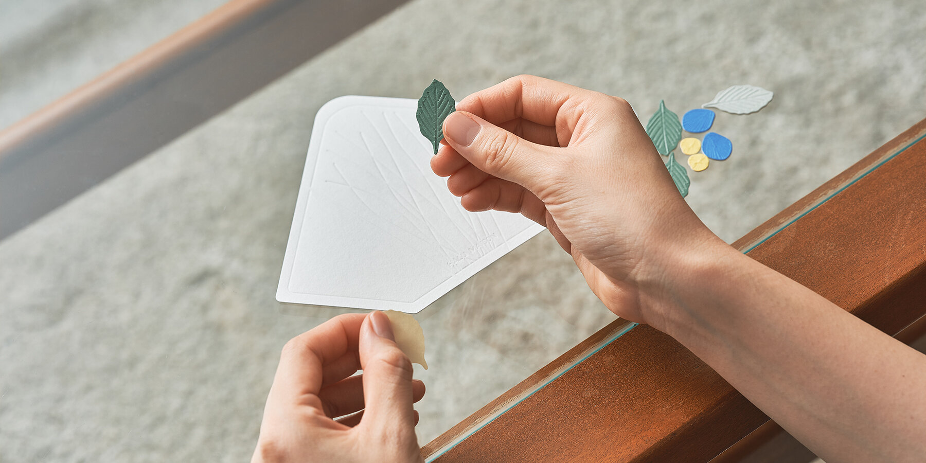 layered-floral-stickers-paper-modular-bouquet-letter-set-okunote-designboom-1800-2