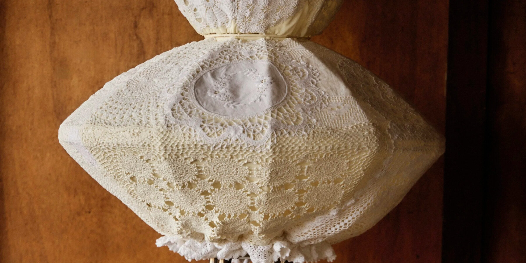 light-sculptures-ancestral-designs-antique-doilies-lace-textile-kinship-lana-launay-designboomban2