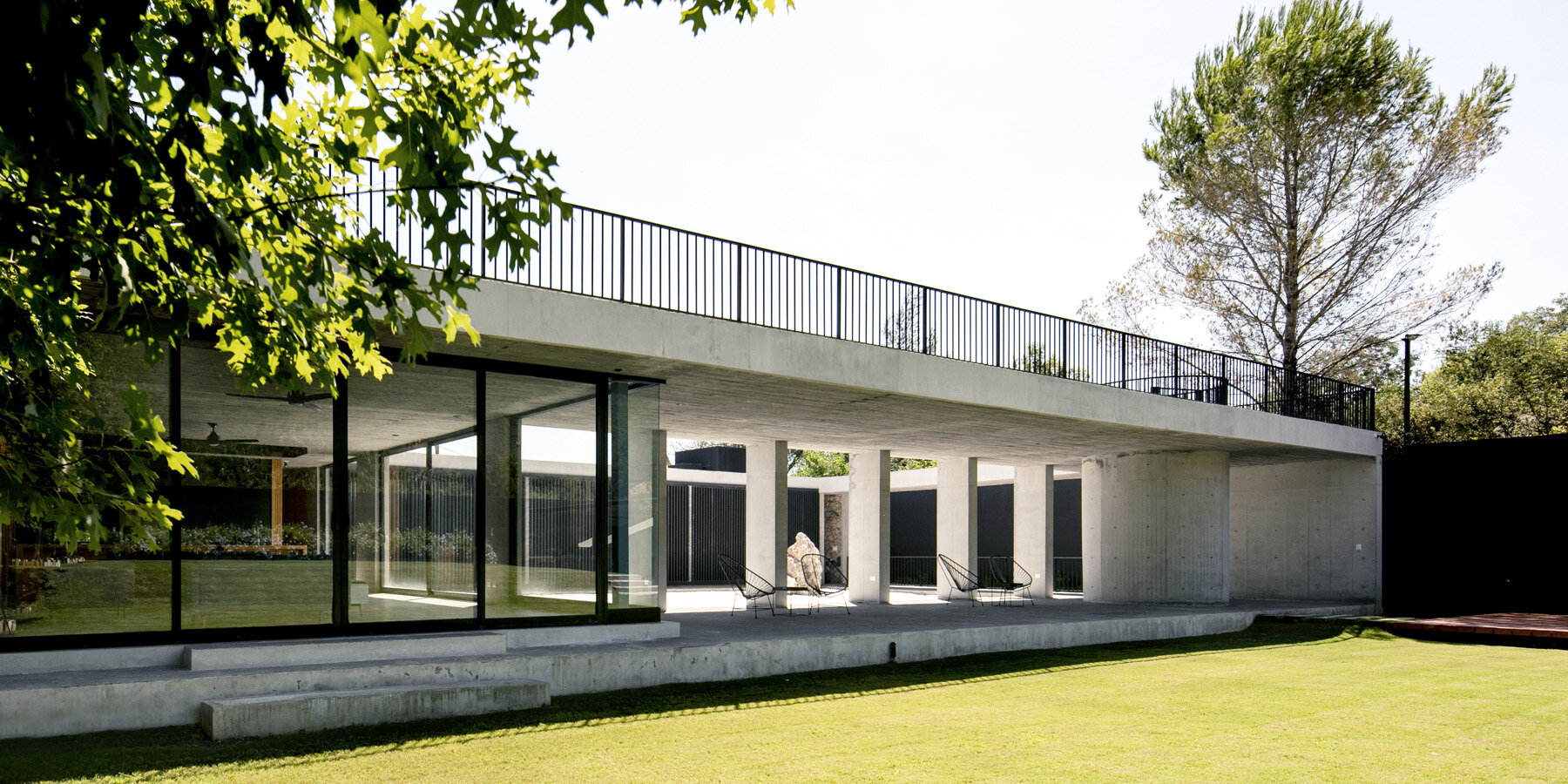 monolithic-concrete-residence-s-ar-patios-mexico-villa-santiago-designboom-large02