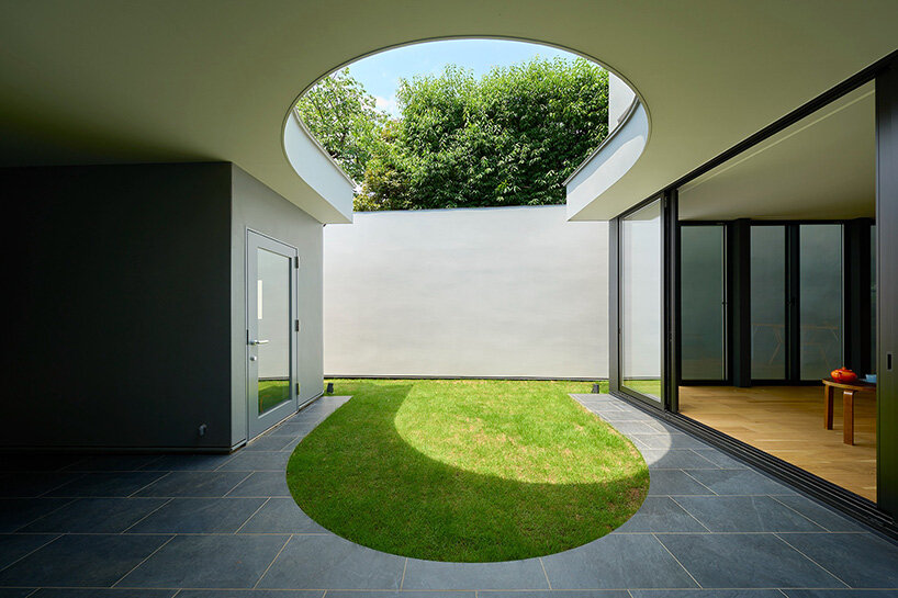 naf architect & design peels back the perimeter of tokyo house to reveal curved inner facade