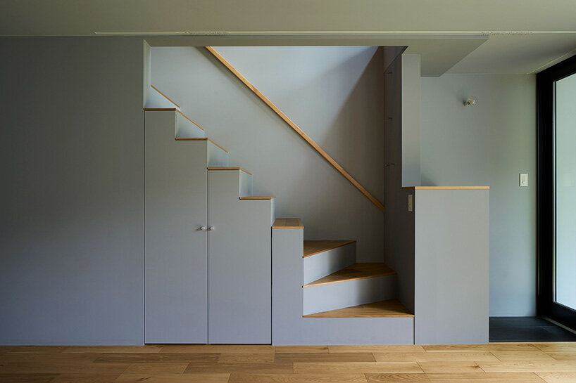 naf architect & design peels back the perimeter of tokyo house to reveal curved inner facade
