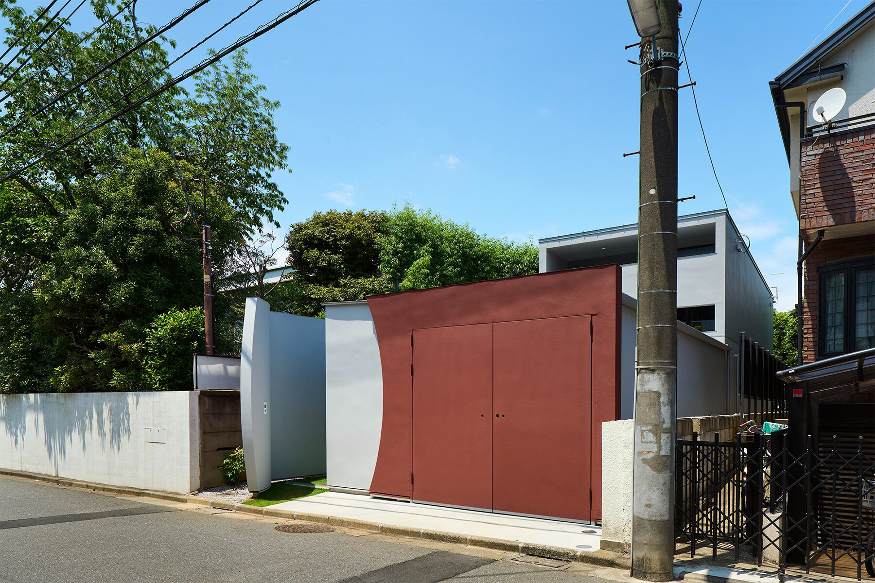 naf-architect-design-naf-aad-perimeter-tokyo-house-curved-inner-facade-designboom-large01