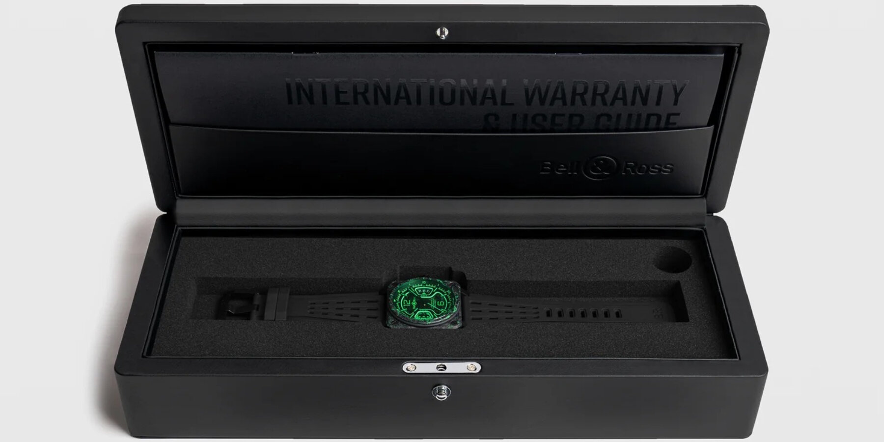 night-vision-watch-glows-dark-luminescent-resin-green-rubber-bell-ross-br-x3-designboom-ban2