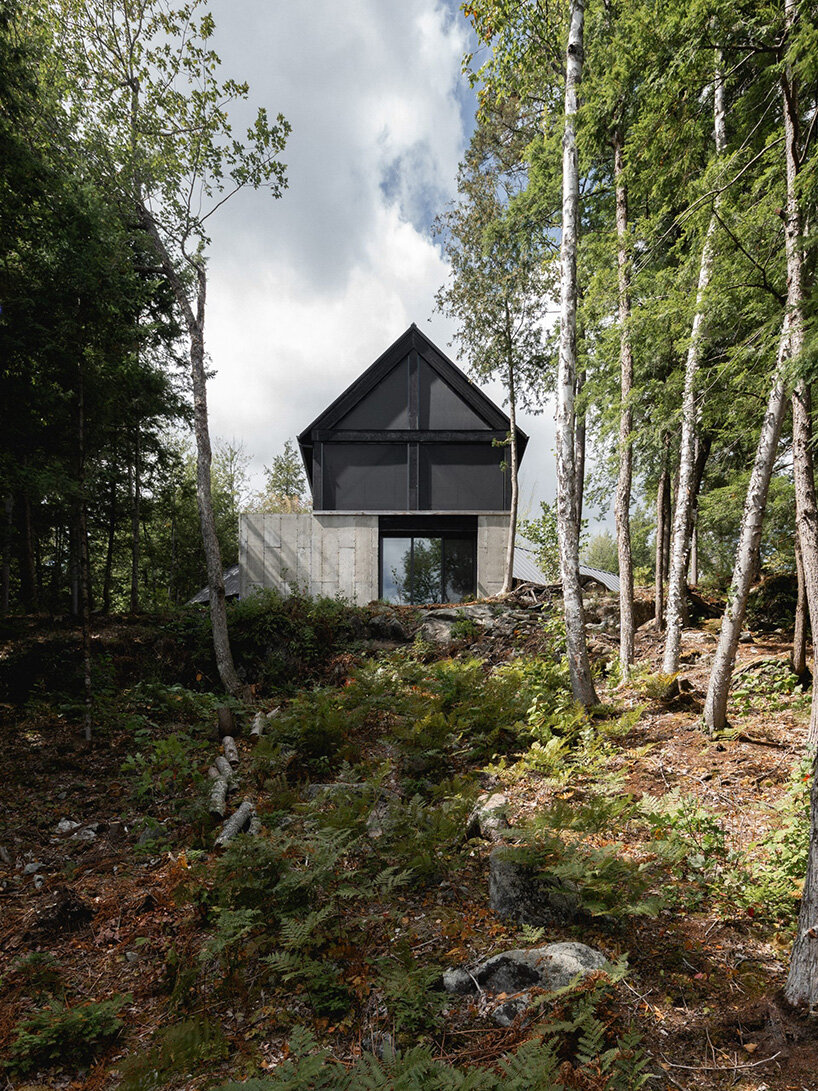 paul bernier architecte fragments residence on quebec's lake brompton into three wings