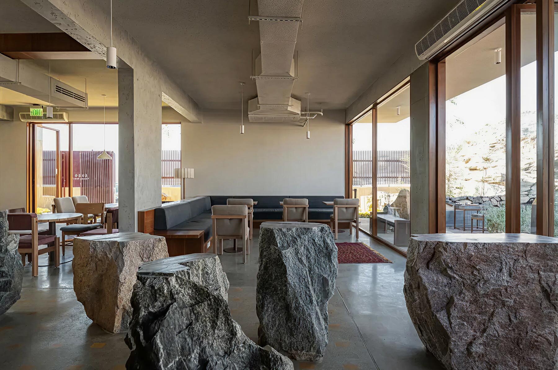 peacock-hail-cafe-movs-studio-saudi-arabia-designboom-1800-2