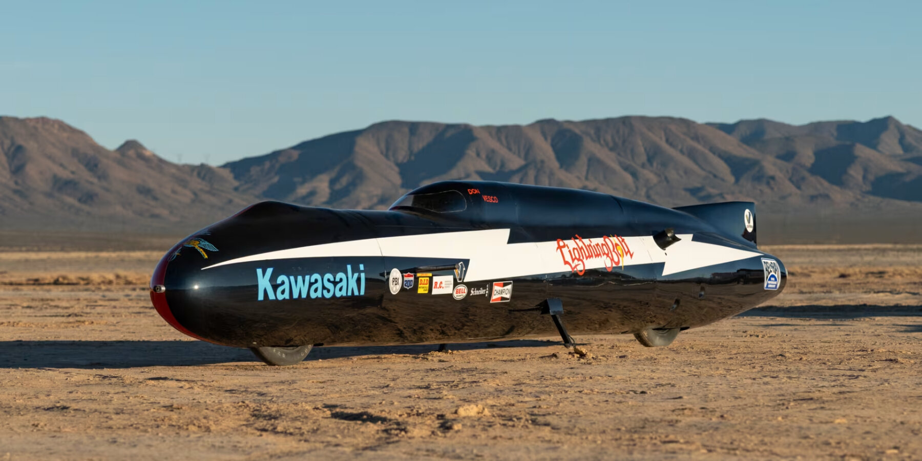 revisit-aircraft-shaped-racing-motorcycle-don-vesco-silver-bird-lightning-bolt-designboom-ban