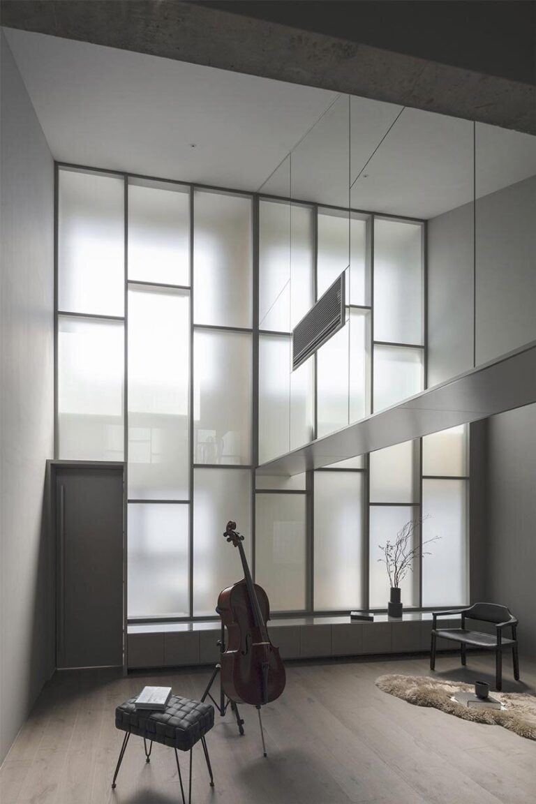 Curated visual reference: Picture Idea: Geometric Frosted Glass Screens Revive Room 1101 Osaka Apartment