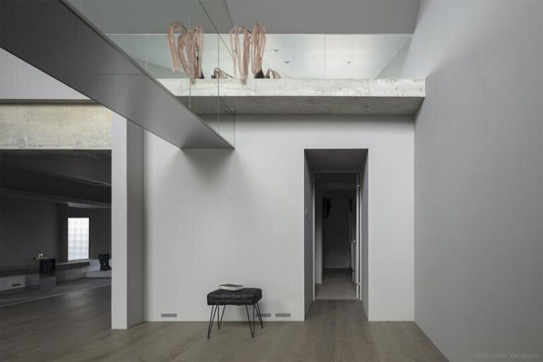 geometric frosted glass screens revive room 1101 osaka apartment