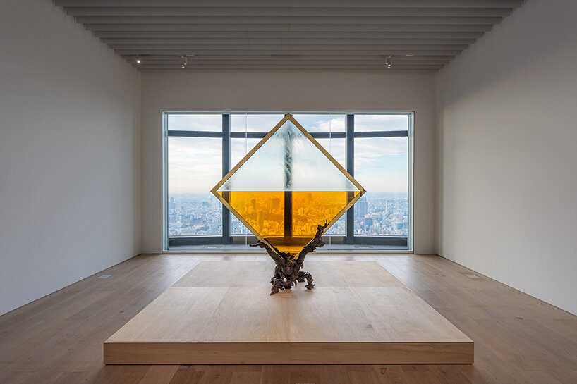 roppongi crossing at mori art museum explores time across japan's contemporary art scene