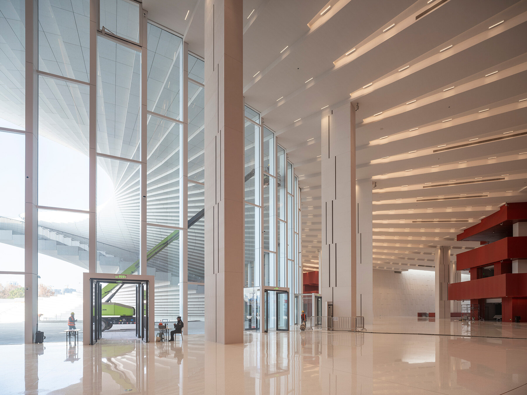 snohetta-shanghai-grand-opera-house-taking-shape-designboom-08a