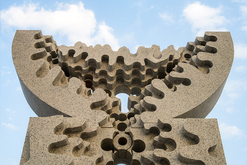 tuwaiq sculpture exhibition transforms riyadh&rsquo;s urban fabric with large-scale public artworks