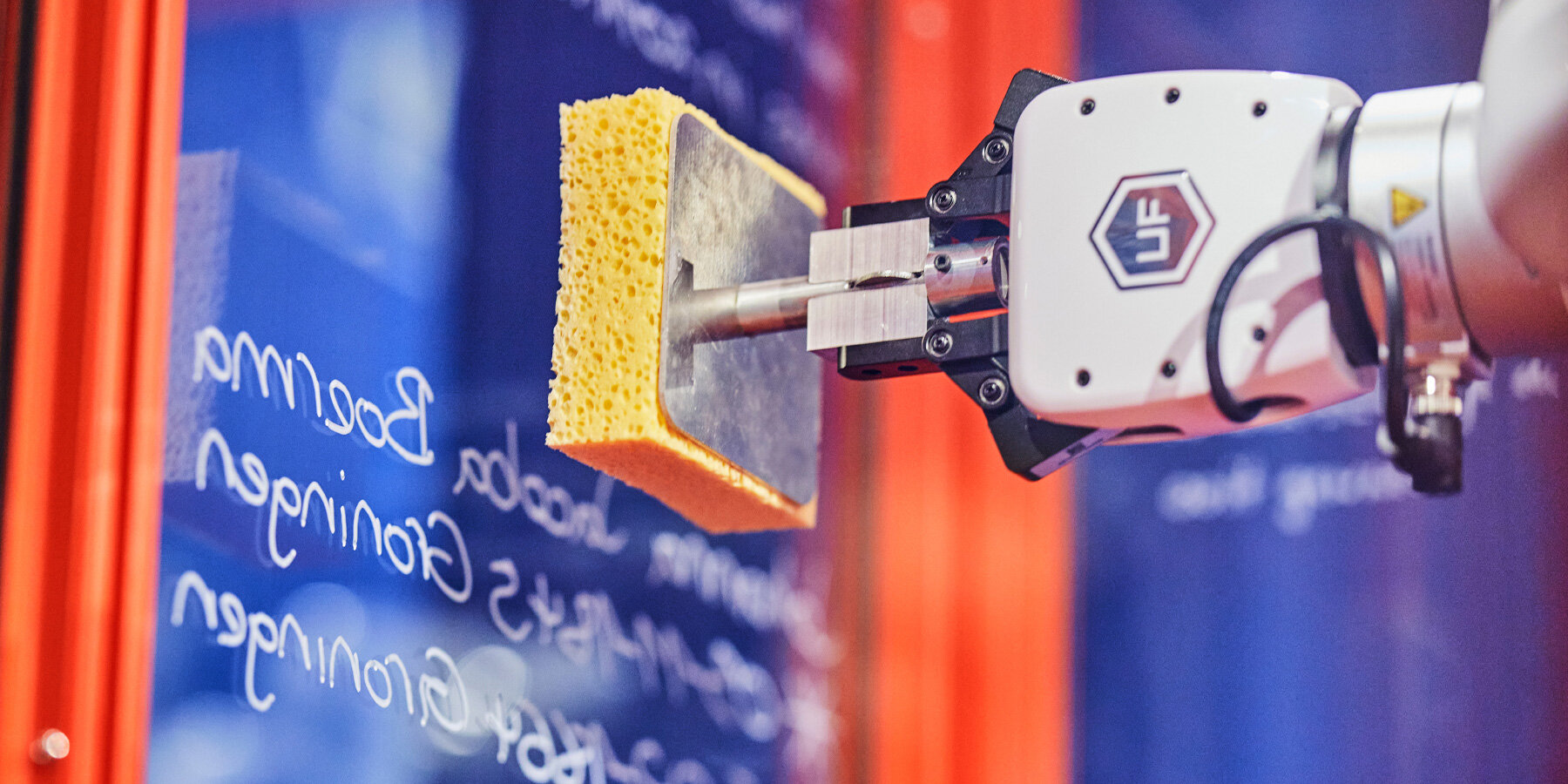 writing-history-paul-albert-autonomous-art-installation-museum-aan-de-a-netherlands-designboom-1800-3