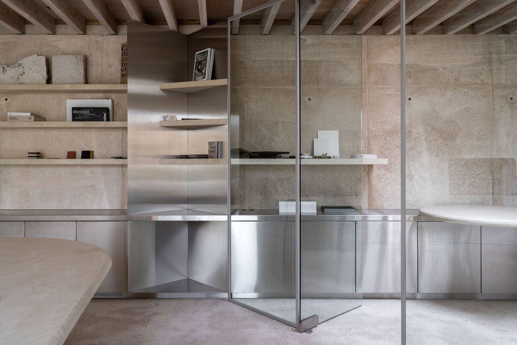 zwarte-fles-residence-vi-architectuur-atelier-gent-belgium-designboom-06a