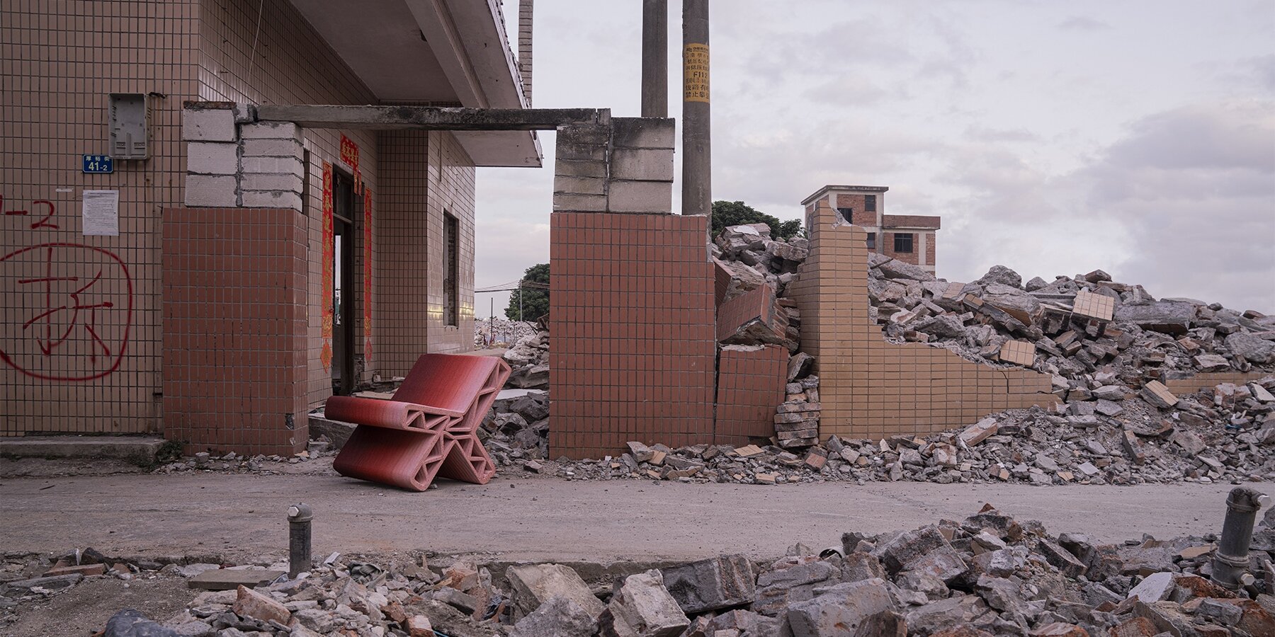 3D-printed-street-furniture-recycling-construction-waste-demolished-urban-villages-inorganic-growth-bentu-design-designboom-1800-3