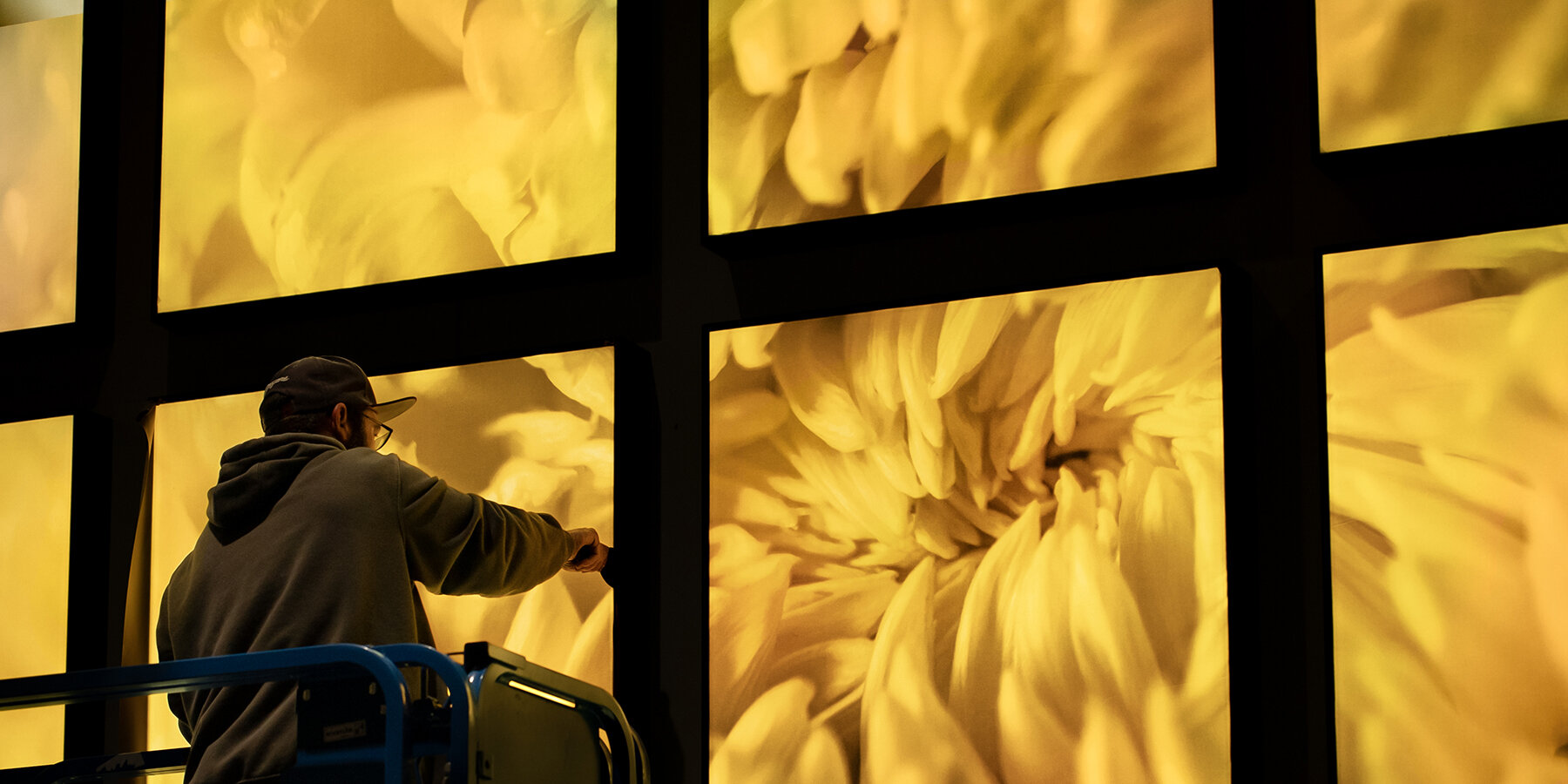 400-foot-led-installation-climate-pledge-arena-walls-living-environmental-interface-digital-kitchen-designboom-1800-3