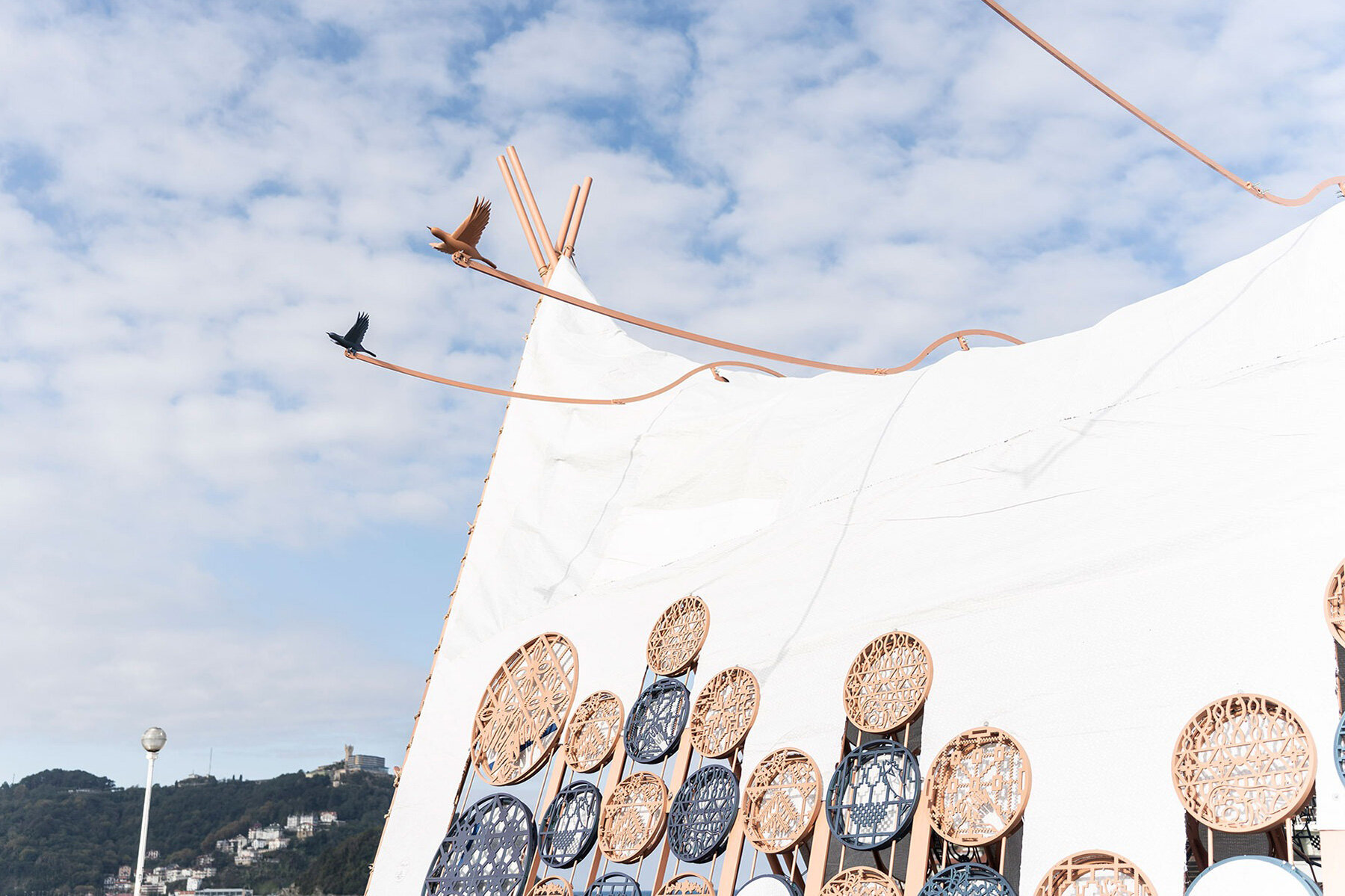 MUGAK25-levedad-denuncia-embroidered-pavilion-utopia-designboom-08a