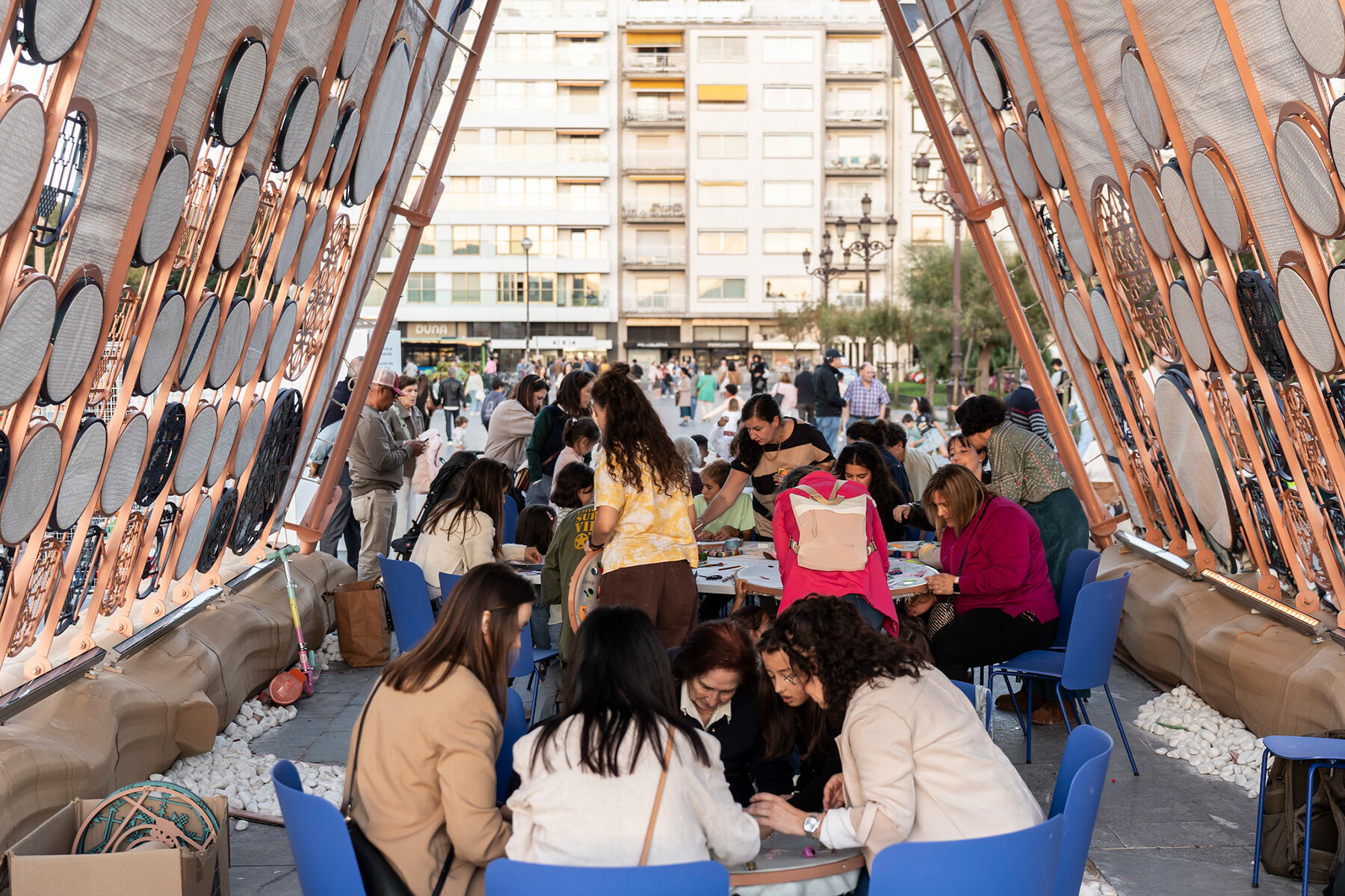 MUGAK25-levedad-denuncia-embroidered-pavilion-utopia-designboom-08b