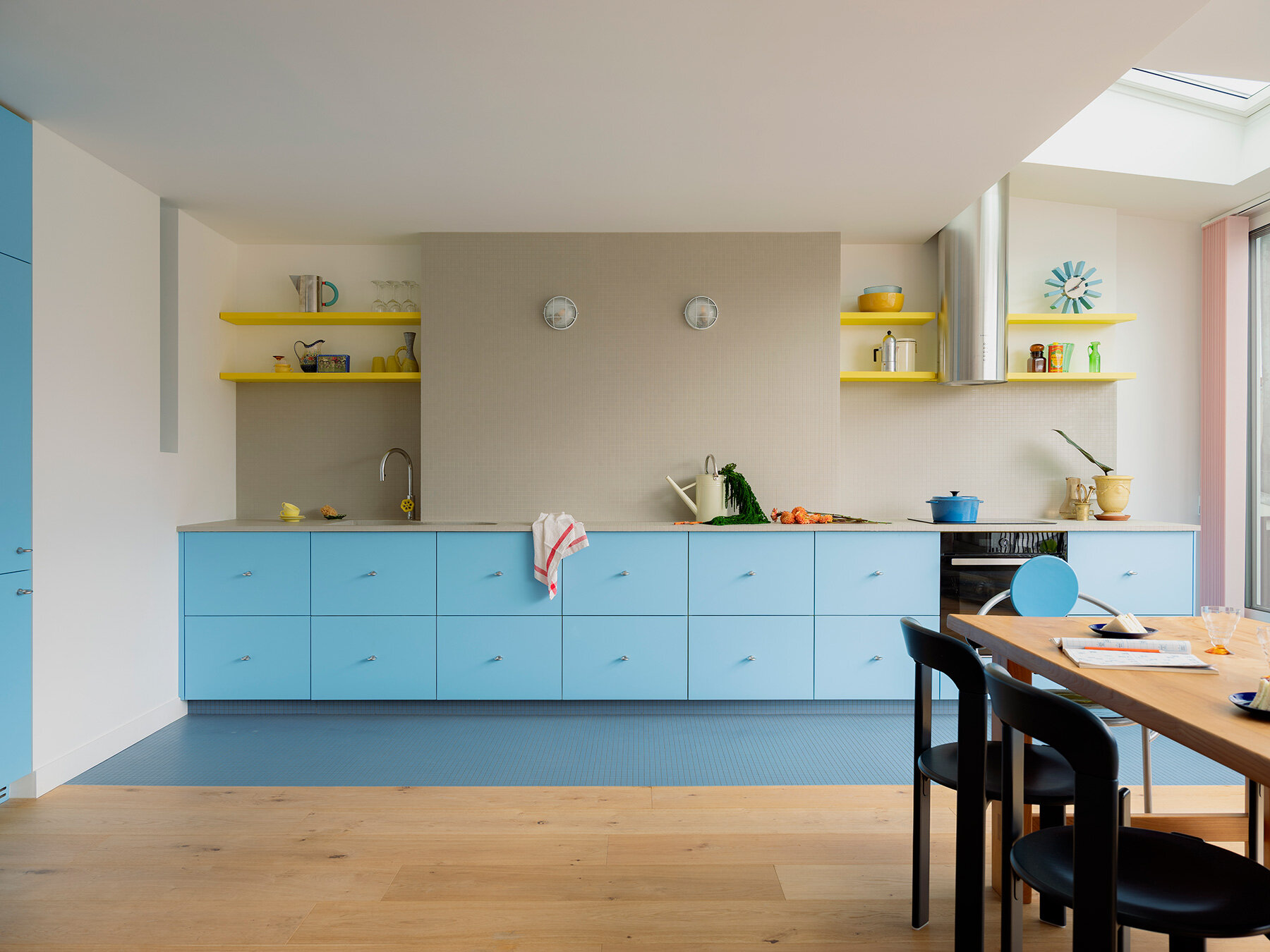 acte-deux-paris-apartment-swimming-lane-color-movement-designboom-large02