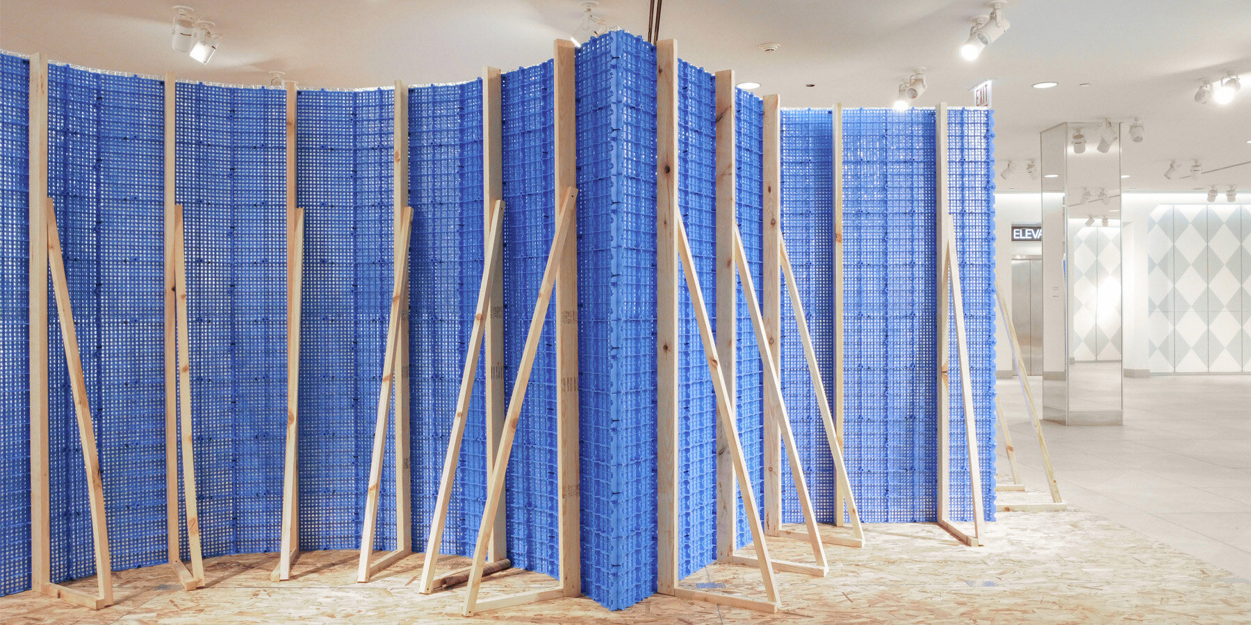 alsar-atelier-plastic-pallets-reversible-corridor-temporary-exhibition-architecture-02