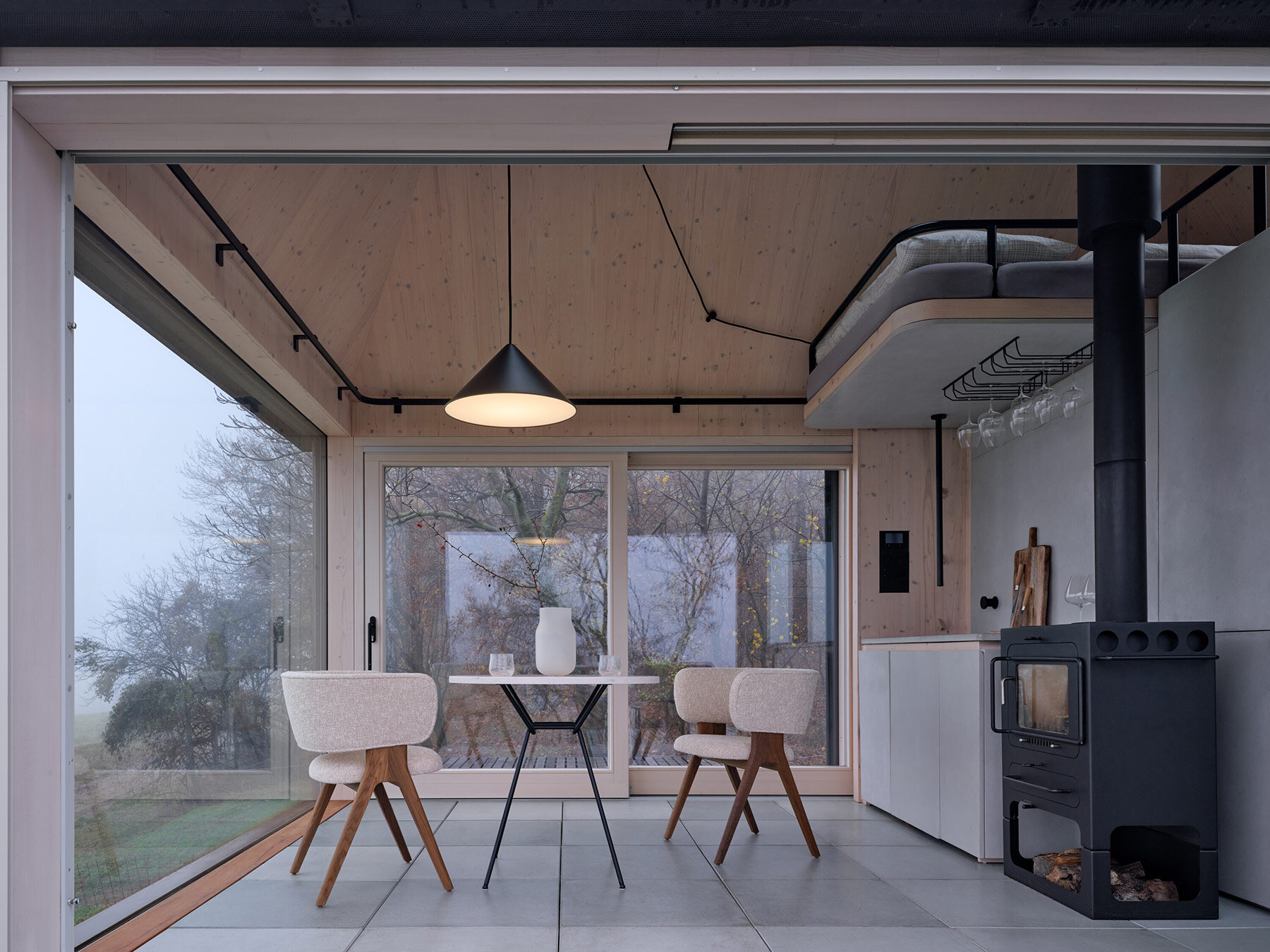 ark-shelter-archekta-cabin-devin-boysplaynice-designboom-06a