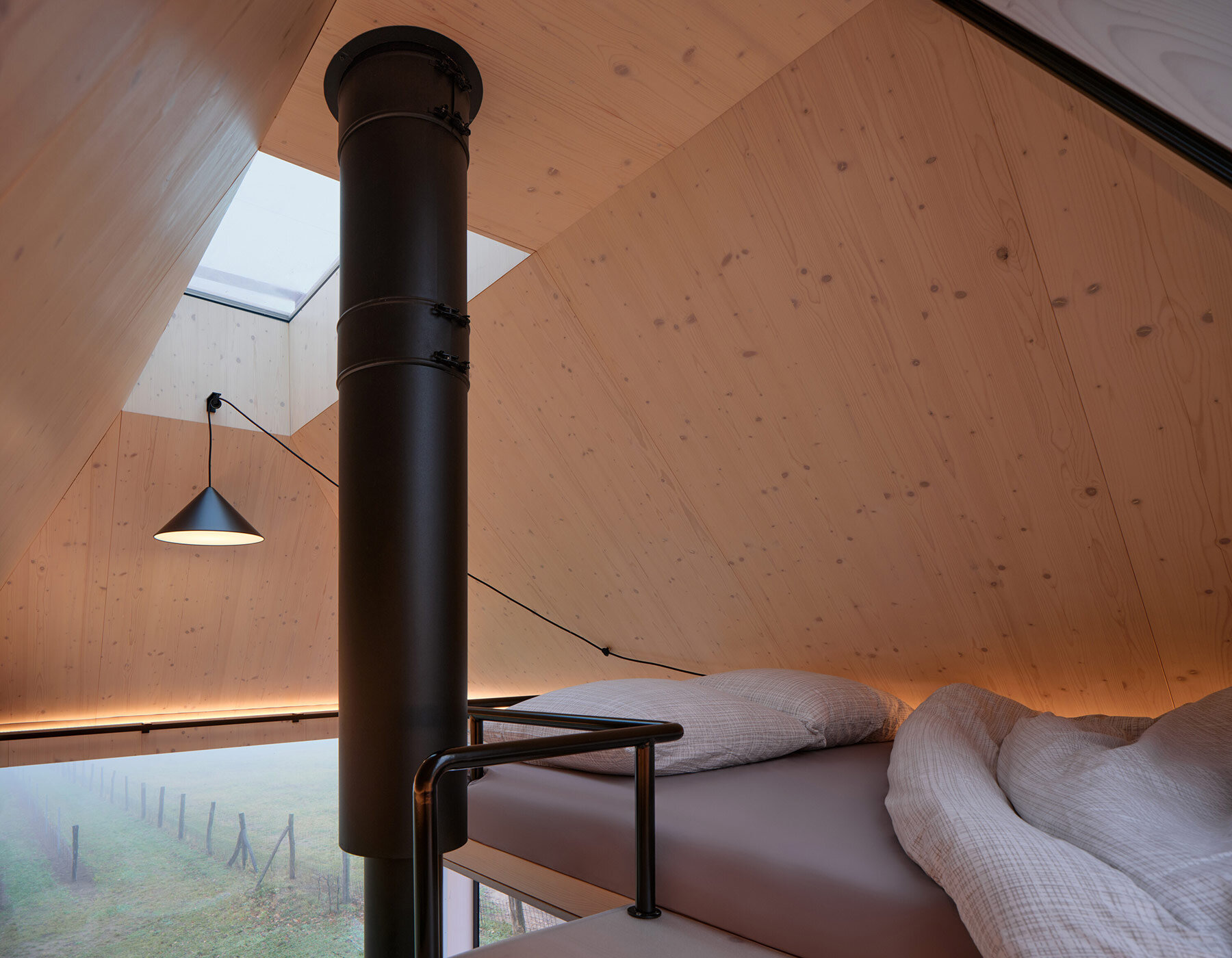 ark-shelter-archekta-cabin-devin-boysplaynice-designboom-08a