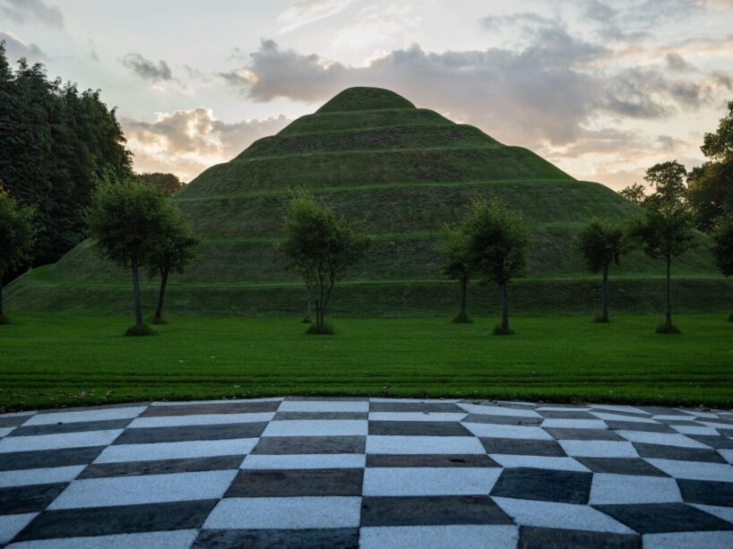 charles jencks’ garden of cosmic speculation translates science into shared experience - 8