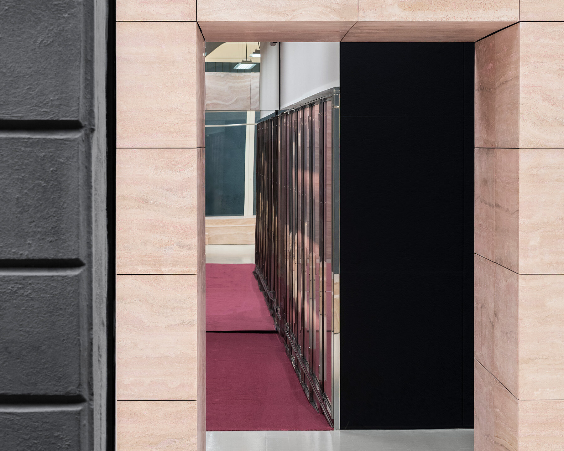 blumarine-boutique-milano-NM3-italy-designboom-08a