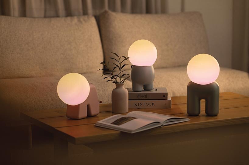 buddy portable mood lamp encourages interaction through a single wind-up key - 12