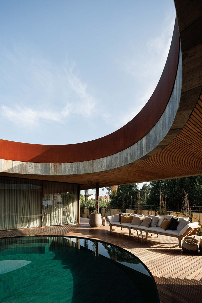circular courtyard pool opens house by pedro henrique to sky and light in portugal - 7